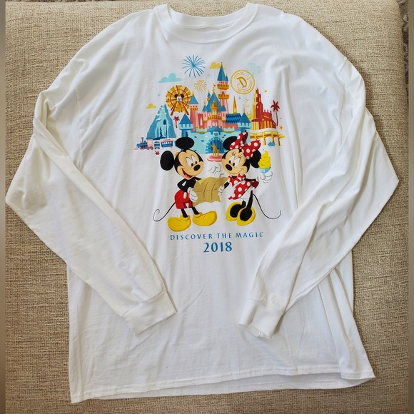 🆕️ Disney Discover the Magic Long Sleeve Tee - Picture 2 of 9